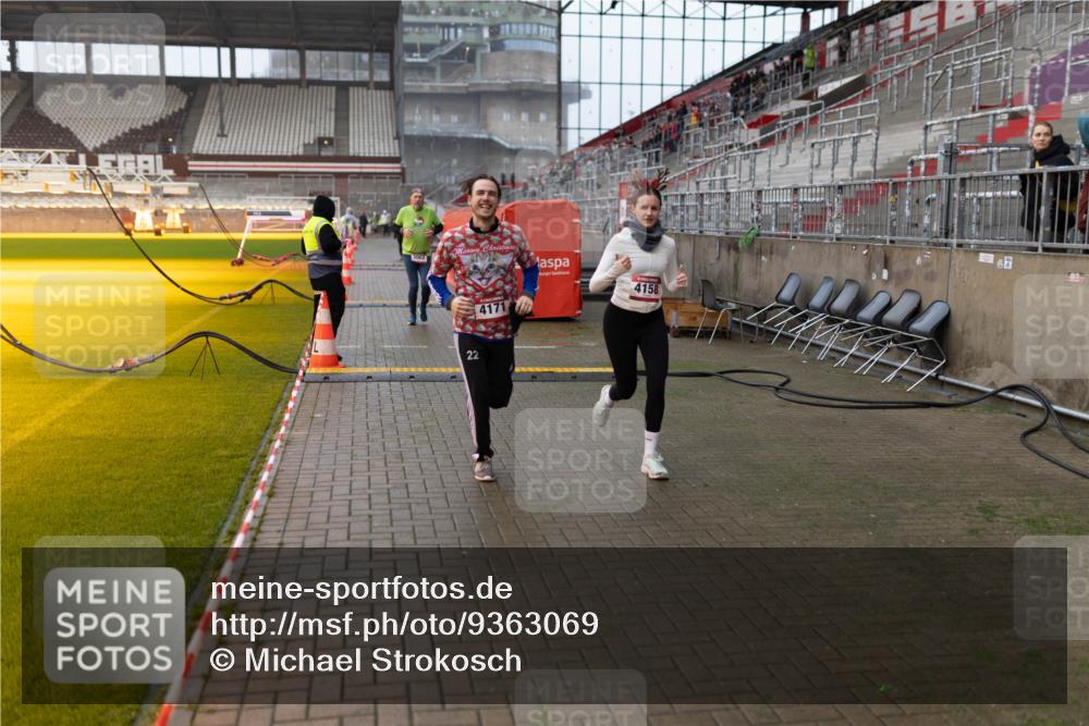 07.12.2025 - St. Pauli X-Mass-Run No. 15 Michael Strokosch http://msf.ph/oto/9363069 07.12.2025 11:21:52 Laufen 22, 4171, 4158 meine-sportfotos.de
