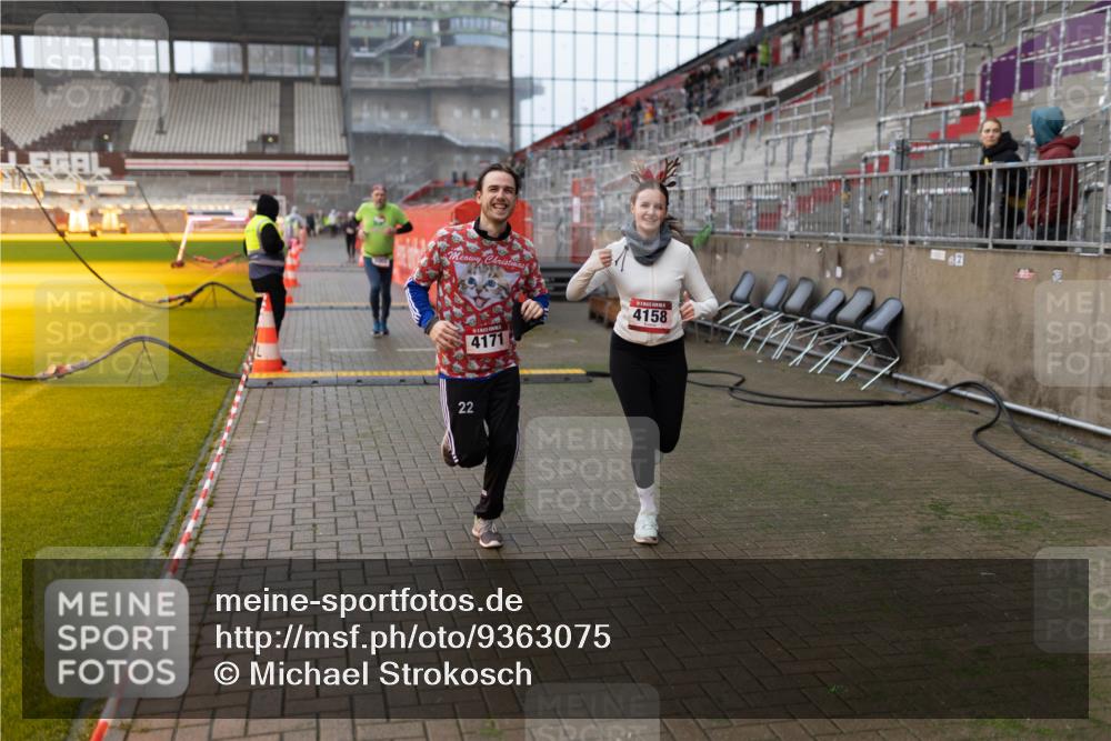 07.12.2025 - St. Pauli X-Mass-Run No. 15 Michael Strokosch http://msf.ph/oto/9363075 07.12.2025 11:21:53 Laufen 4171, 4158, 22 meine-sportfotos.de