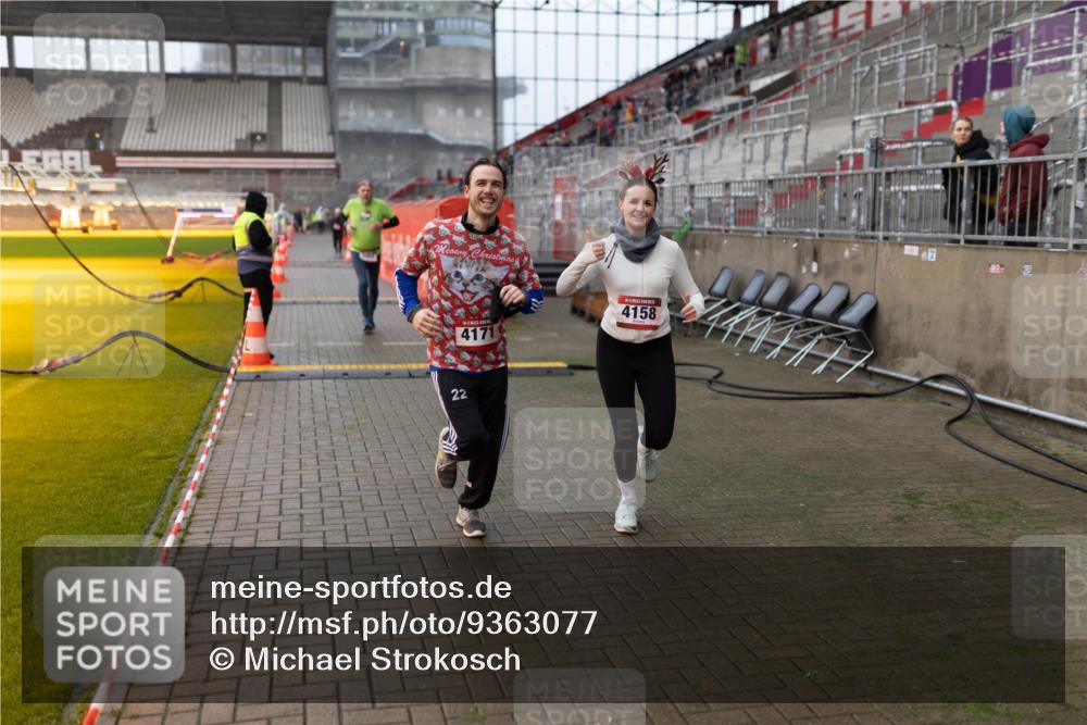 07.12.2025 - St. Pauli X-Mass-Run No. 15 Michael Strokosch http://msf.ph/oto/9363077 07.12.2025 11:21:53 Laufen 4171, 22, 4158 meine-sportfotos.de