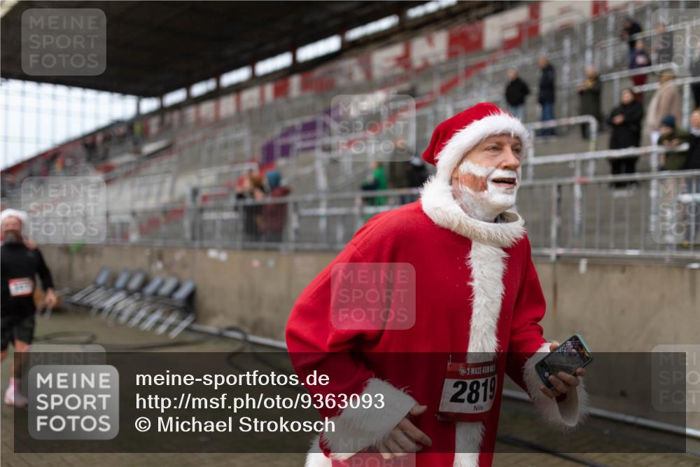 07.12.2025 - St. Pauli X-Mass-Run No. 15 Michael Strokosch http://msf.ph/oto/9363093 07.12.2025 11:22:29 Laufen 2819 meine-sportfotos.de
