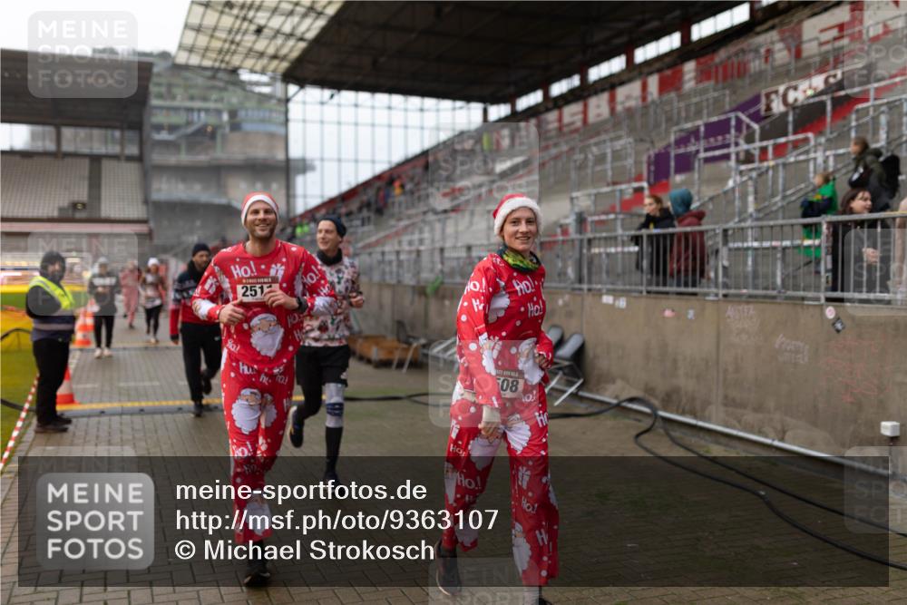 07.12.2025 - St. Pauli X-Mass-Run No. 15 Michael Strokosch http://msf.ph/oto/9363107 07.12.2025 11:23:33 Laufen 251, 5, 08 meine-sportfotos.de