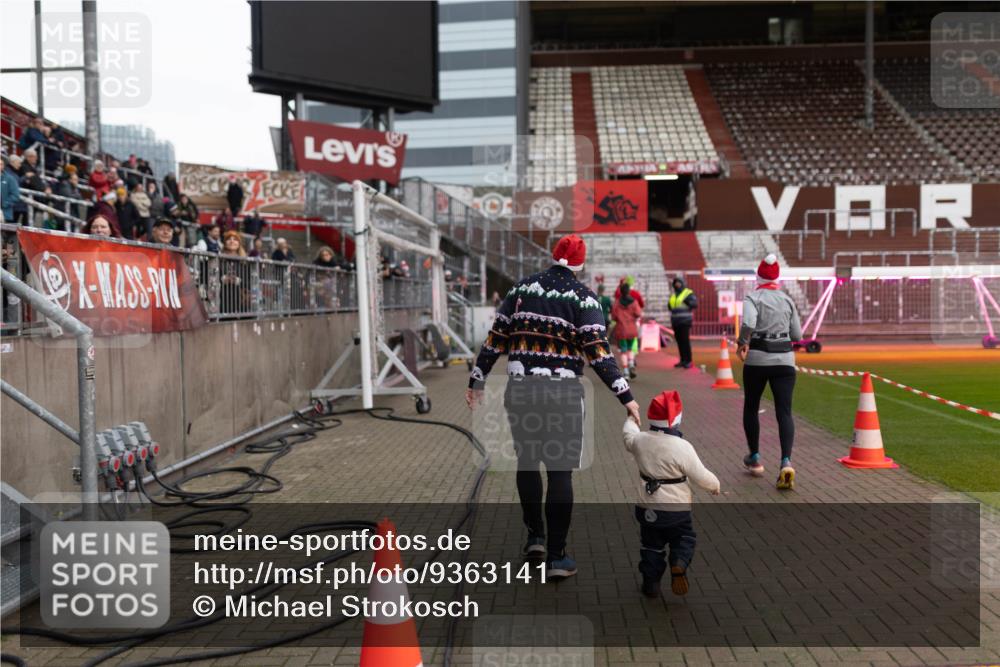 07.12.2025 - St. Pauli X-Mass-Run No. 15 Michael Strokosch http://msf.ph/oto/9363141 07.12.2025 11:47:31 Laufen 10000 meine-sportfotos.de