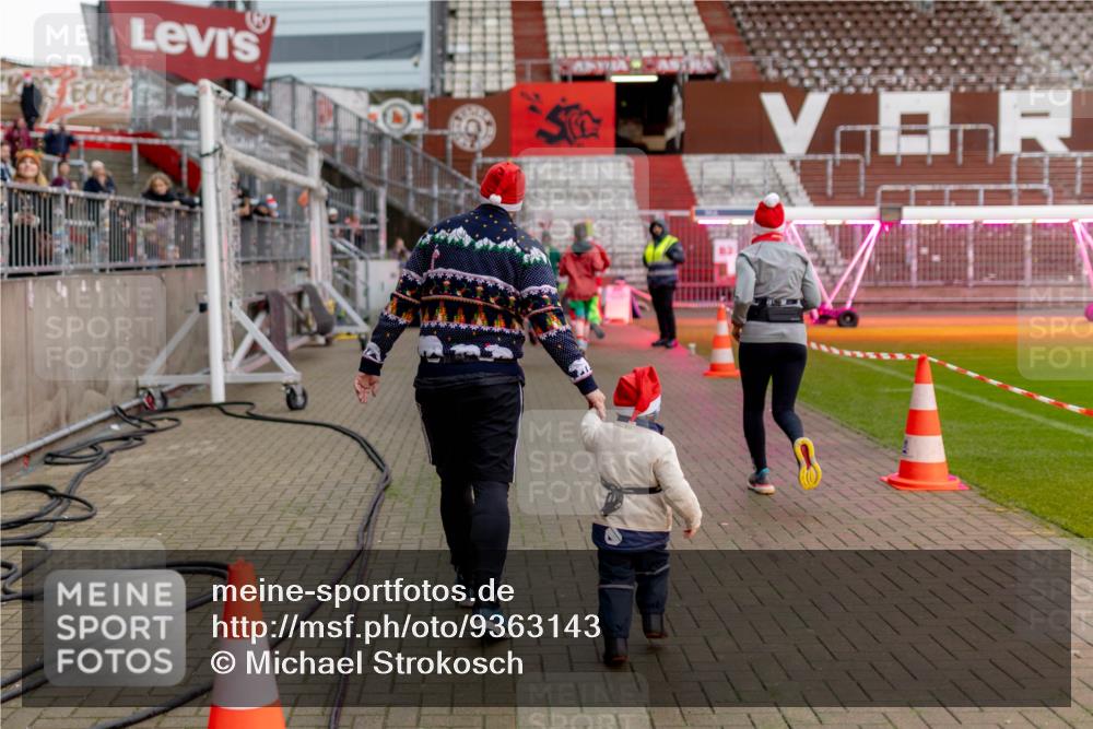 07.12.2025 - St. Pauli X-Mass-Run No. 15 Michael Strokosch http://msf.ph/oto/9363143 07.12.2025 11:47:31 Laufen  meine-sportfotos.de