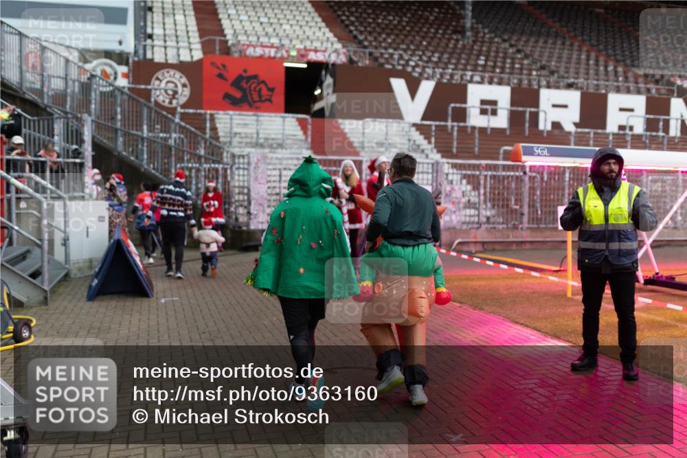 07.12.2025 - St. Pauli X-Mass-Run No. 15 Michael Strokosch http://msf.ph/oto/9363160 07.12.2025 11:47:50 Laufen 6709 meine-sportfotos.de