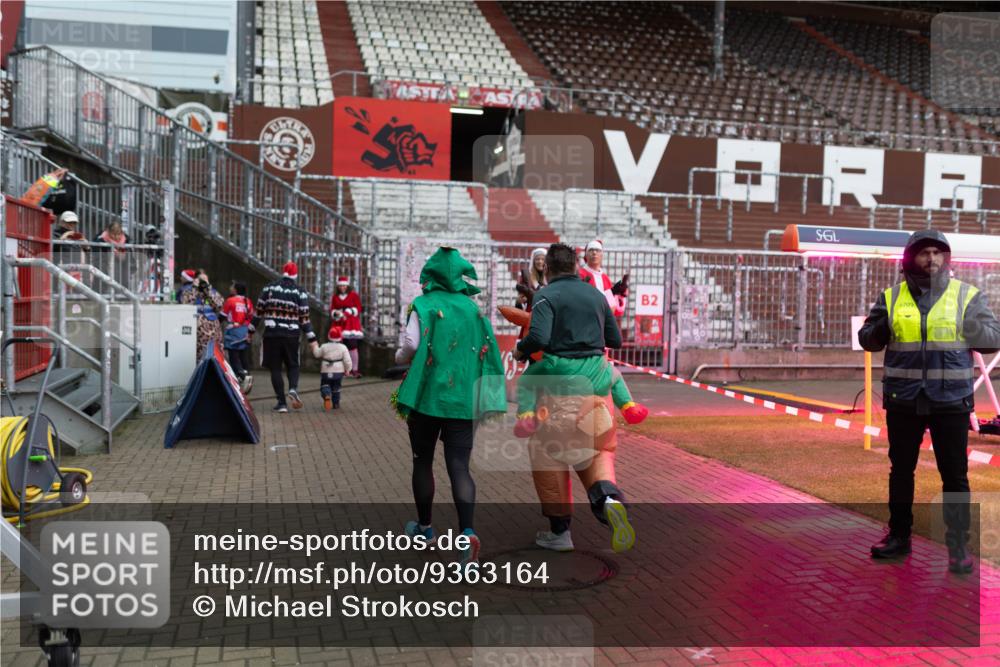 07.12.2025 - St. Pauli X-Mass-Run No. 15 Michael Strokosch http://msf.ph/oto/9363164 07.12.2025 11:47:50 Laufen 2, 6709 meine-sportfotos.de