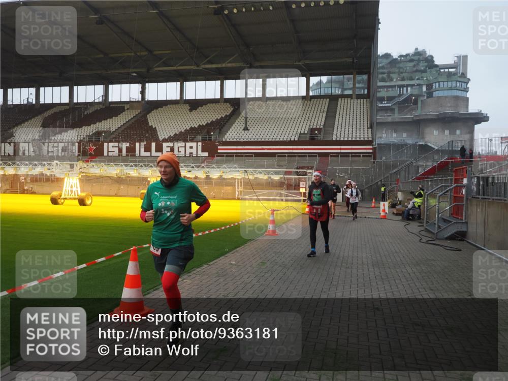 07.12.2025 - St. Pauli X-Mass-Run No. 15 Fabian Wolf http://msf.ph/oto/9363181 07.12.2025 10:02:32 Ziel 63, 304, 1105, 1828, 1829, 2510, 2514, 2604, 2908, 2923 meine-sportfotos.de