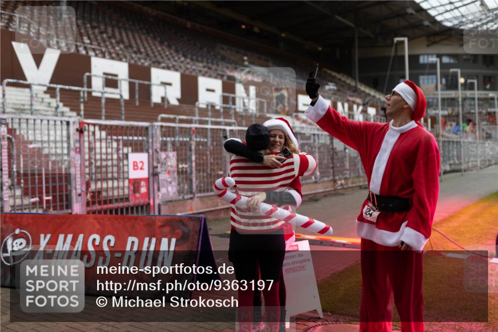 07.12.2025 - St. Pauli X-Mass-Run No. 15 Michael Strokosch http://msf.ph/oto/9363197 07.12.2025 11:48:03 Laufen 82, 2, 124 meine-sportfotos.de