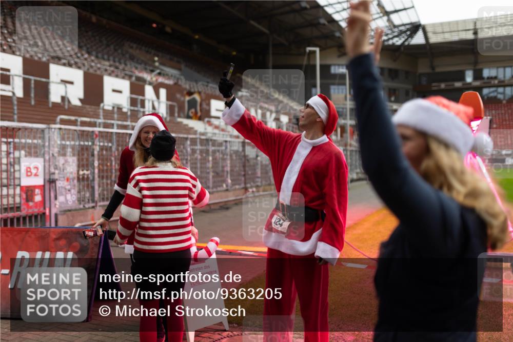 07.12.2025 - St. Pauli X-Mass-Run No. 15 Michael Strokosch http://msf.ph/oto/9363205 07.12.2025 11:48:04 Laufen 2, 124 meine-sportfotos.de