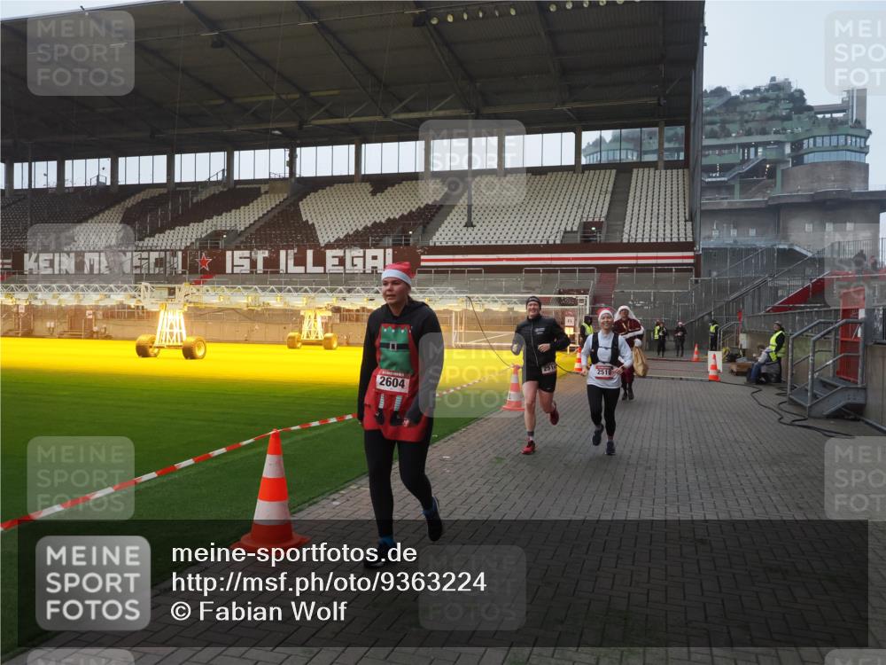 07.12.2025 - St. Pauli X-Mass-Run No. 15 Fabian Wolf http://msf.ph/oto/9363224 07.12.2025 10:02:36 Ziel 63, 304, 1105, 1828, 1829, 2510, 2514, 2604, 2908 meine-sportfotos.de