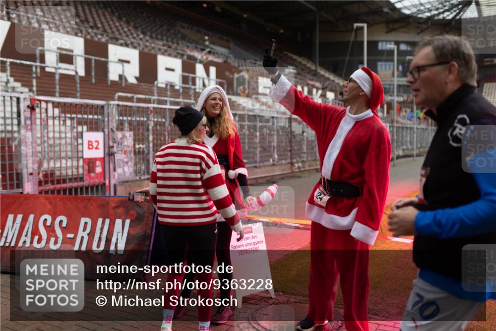 07.12.2025 - St. Pauli X-Mass-Run No. 15 Michael Strokosch http://msf.ph/oto/9363228 07.12.2025 11:48:07 Laufen 2, 124, 70 meine-sportfotos.de