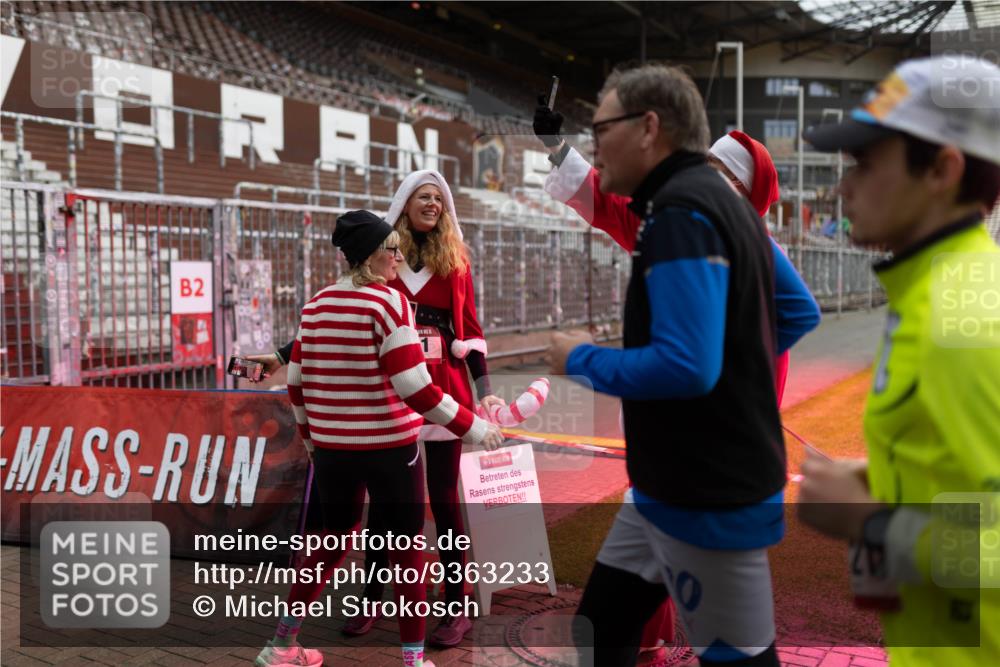 07.12.2025 - St. Pauli X-Mass-Run No. 15 Michael Strokosch http://msf.ph/oto/9363233 07.12.2025 11:48:07 Laufen 2 meine-sportfotos.de
