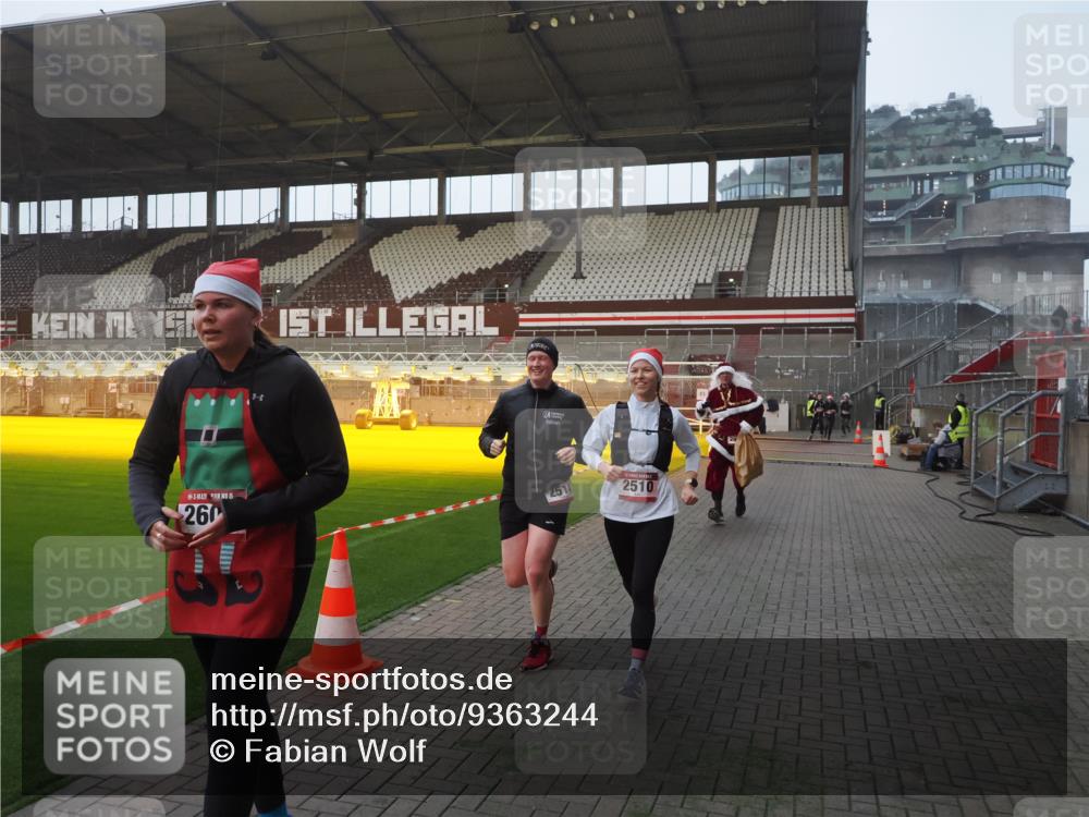 07.12.2025 - St. Pauli X-Mass-Run No. 15 Fabian Wolf http://msf.ph/oto/9363244 07.12.2025 10:02:37 Ziel 63, 304, 1105, 1828, 1829, 2510, 2514, 2604, 2908 meine-sportfotos.de