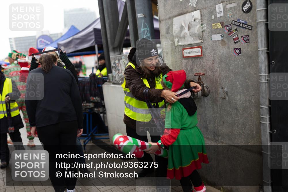 07.12.2025 - St. Pauli X-Mass-Run No. 15 Michael Strokosch http://msf.ph/oto/9363275 07.12.2025 11:48:46 Laufen 1910 meine-sportfotos.de