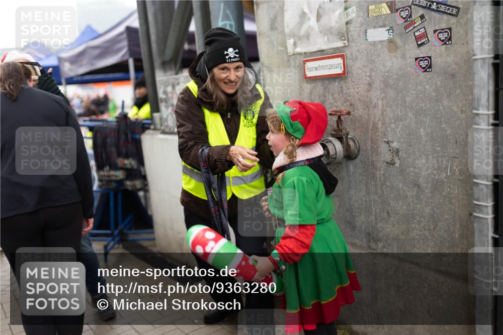 07.12.2025 - St. Pauli X-Mass-Run No. 15 Michael Strokosch http://msf.ph/oto/9363280 07.12.2025 11:48:46 Laufen 1910, 15 meine-sportfotos.de