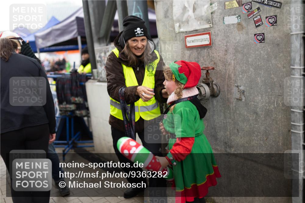 07.12.2025 - St. Pauli X-Mass-Run No. 15 Michael Strokosch http://msf.ph/oto/9363282 07.12.2025 11:48:46 Laufen 1910, 15 meine-sportfotos.de