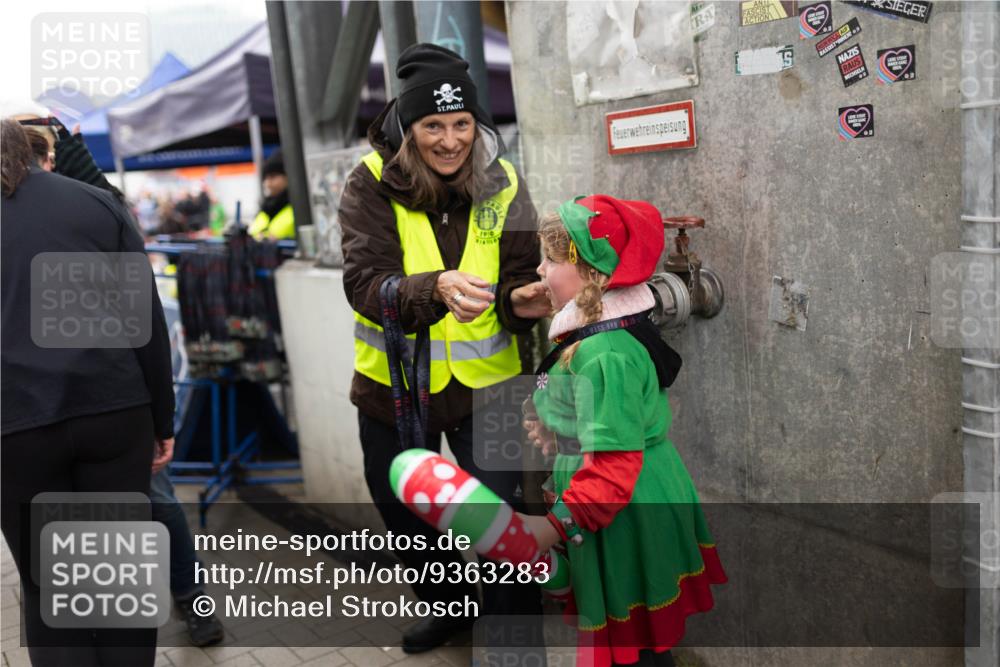 07.12.2025 - St. Pauli X-Mass-Run No. 15 Michael Strokosch http://msf.ph/oto/9363283 07.12.2025 11:48:47 Laufen 1910, 15 meine-sportfotos.de