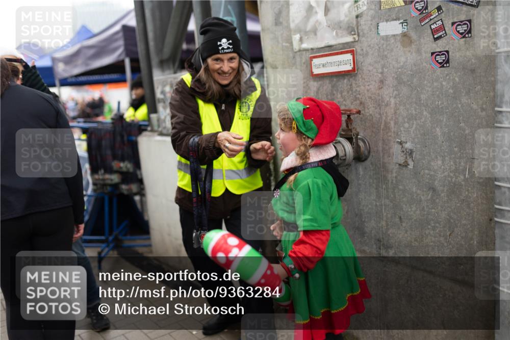 07.12.2025 - St. Pauli X-Mass-Run No. 15 Michael Strokosch http://msf.ph/oto/9363284 07.12.2025 11:48:47 Laufen 1910, 15, 69 meine-sportfotos.de