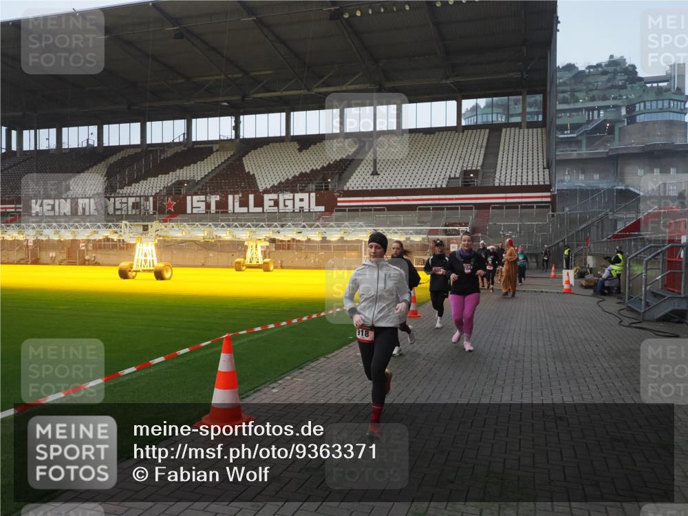 07.12.2025 - St. Pauli X-Mass-Run No. 15 Fabian Wolf http://msf.ph/oto/9363371 07.12.2025 10:02:54 Ziel 442, 443, 885, 918, 936, 943, 1314, 2505, 2780, 2781, 3284, 3417, 3518, 3892 meine-sportfotos.de
