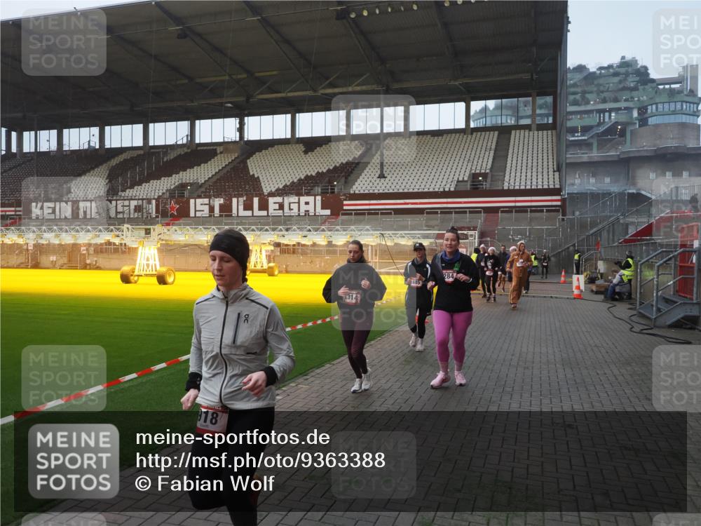 07.12.2025 - St. Pauli X-Mass-Run No. 15 Fabian Wolf http://msf.ph/oto/9363388 07.12.2025 10:02:54 Ziel 442, 443, 885, 918, 936, 943, 1314, 2505, 2780, 2781, 3284, 3417, 3518, 3892 meine-sportfotos.de