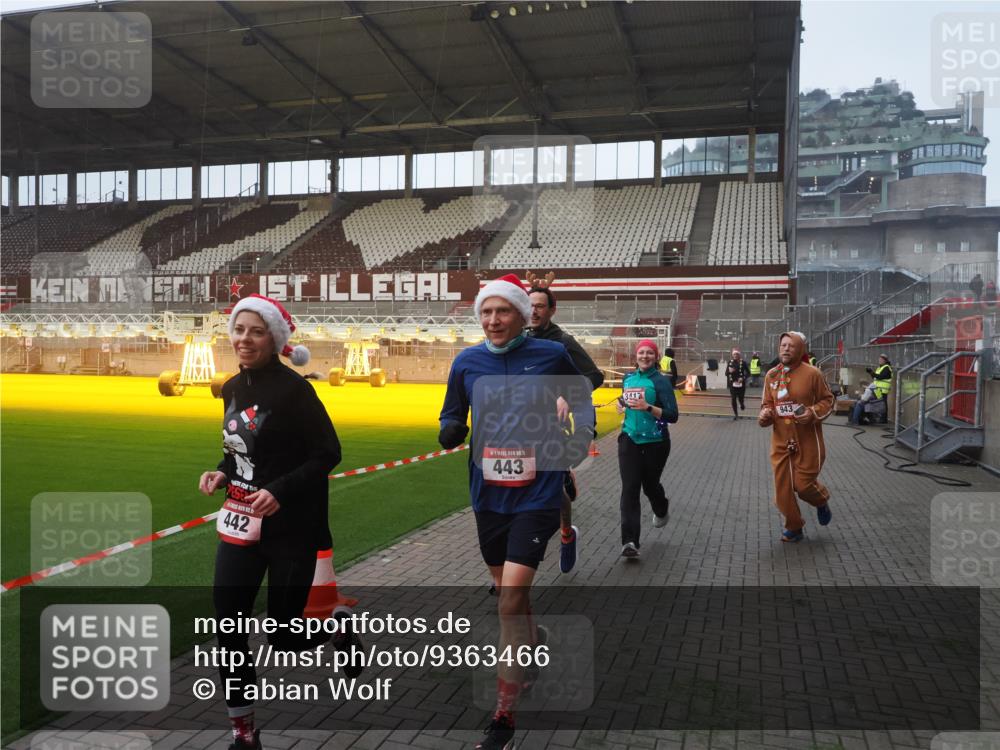 07.12.2025 - St. Pauli X-Mass-Run No. 15 Fabian Wolf http://msf.ph/oto/9363466 07.12.2025 10:02:59 Ziel 177, 442, 443, 885, 918, 936, 943, 956, 1314, 2505, 2780, 3284, 3417, 3518, 3892 meine-sportfotos.de