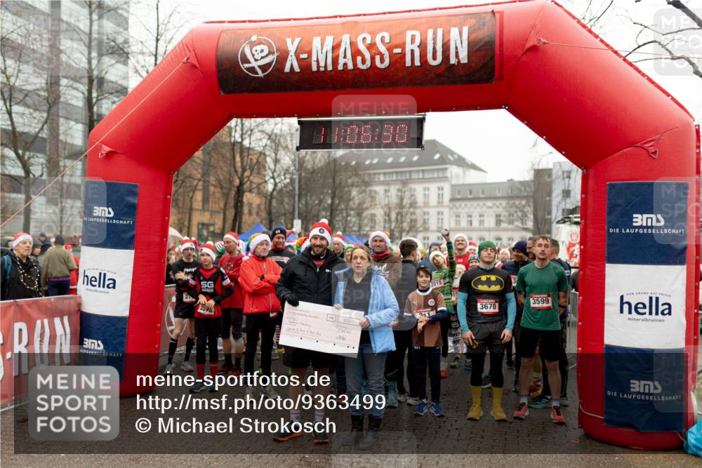 07.12.2025 - St. Pauli X-Mass-Run No. 15 Michael Strokosch http://msf.ph/oto/9363499 07.12.2025 12:06:28 Laufen 201, 35, 33, 2015, 3670, 3599 meine-sportfotos.de