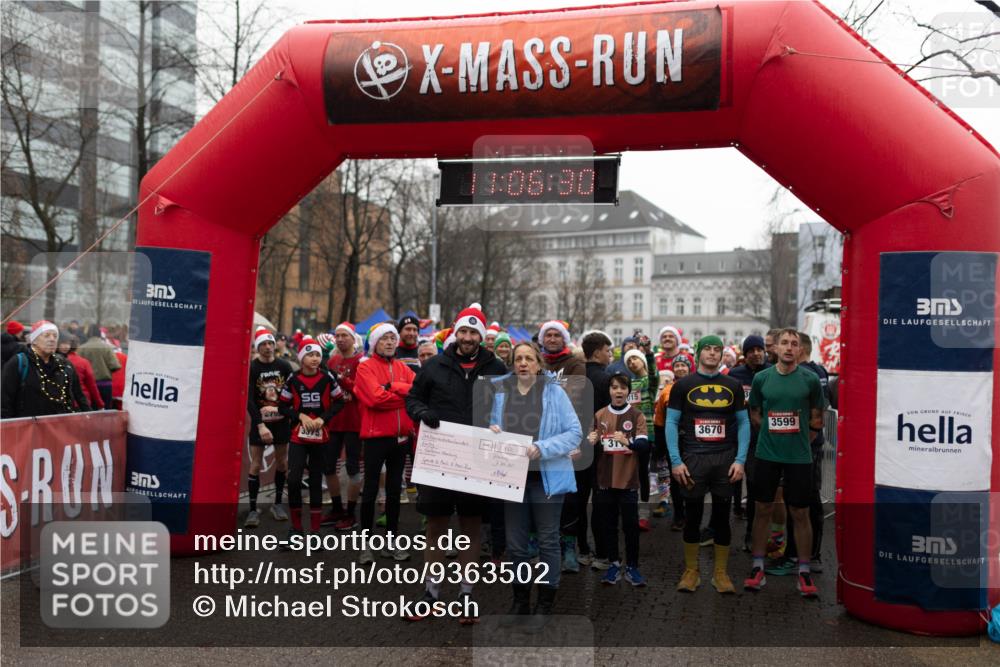 07.12.2025 - St. Pauli X-Mass-Run No. 15 Michael Strokosch http://msf.ph/oto/9363502 07.12.2025 12:06:29 Laufen 30, 06, 30, 3, 015, 3670, 3599 meine-sportfotos.de