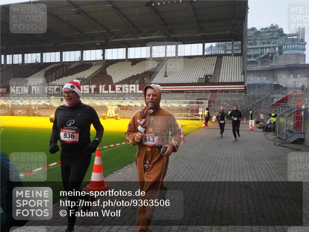 07.12.2025 - St. Pauli X-Mass-Run No. 15 Fabian Wolf http://msf.ph/oto/9363506 07.12.2025 10:03:01 Ziel 177, 442, 443, 885, 918, 936, 943, 956, 1314, 2505, 3284, 3417, 3518 meine-sportfotos.de