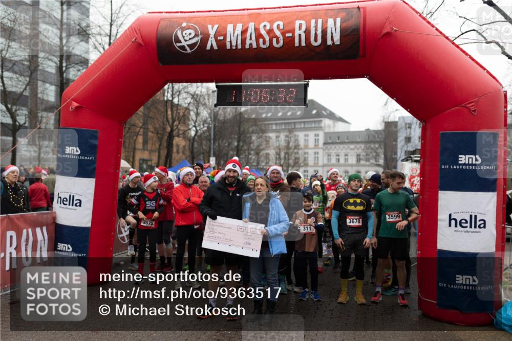 07.12.2025 - St. Pauli X-Mass-Run No. 15 Michael Strokosch http://msf.ph/oto/9363517 07.12.2025 12:06:30 Laufen 08, 38, 3575, 3599, 3670, 311 meine-sportfotos.de