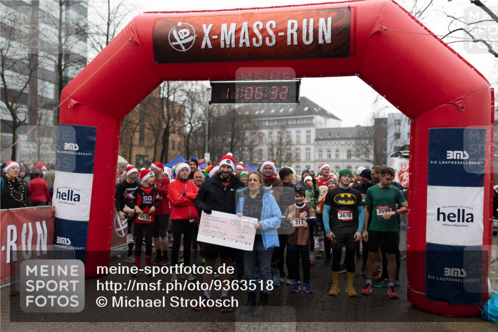07.12.2025 - St. Pauli X-Mass-Run No. 15 Michael Strokosch http://msf.ph/oto/9363518 07.12.2025 12:06:31 Laufen 3575, 03, 06, 32, 311, 3300, 1, 3670, 80, 3599 meine-sportfotos.de