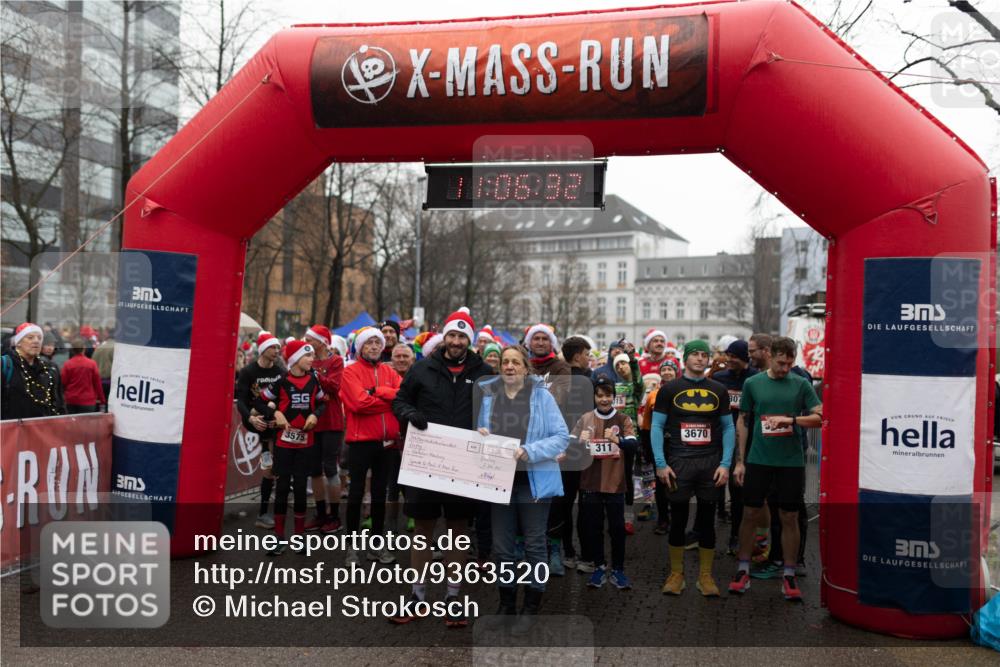 07.12.2025 - St. Pauli X-Mass-Run No. 15 Michael Strokosch http://msf.ph/oto/9363520 07.12.2025 12:06:31 Laufen 03, 06, 38, 3579, 1, 311, 330, 3670, 307 meine-sportfotos.de