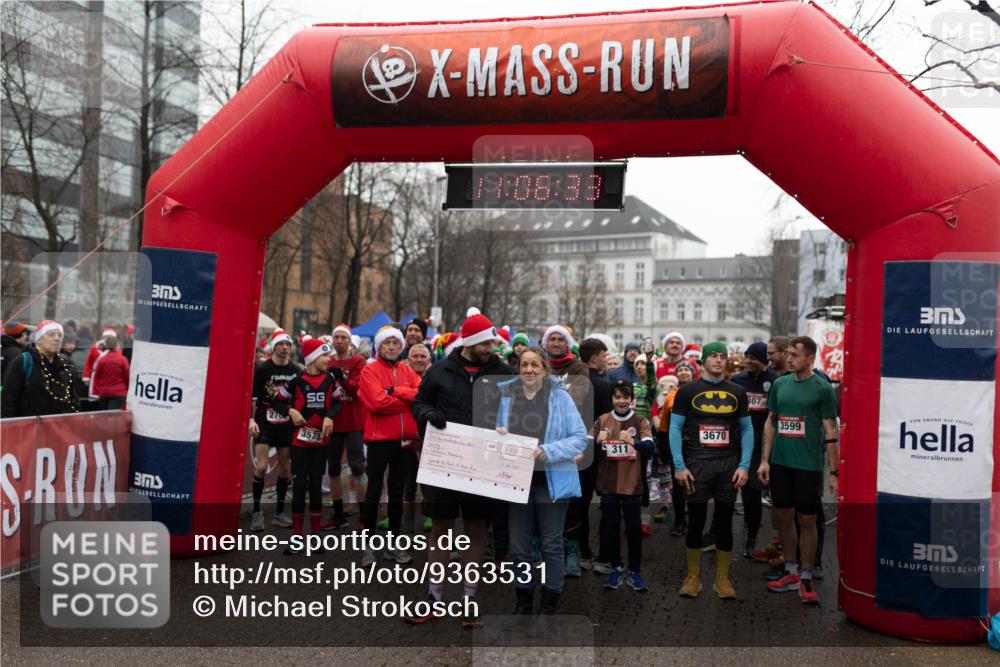 07.12.2025 - St. Pauli X-Mass-Run No. 15 Michael Strokosch http://msf.ph/oto/9363531 07.12.2025 12:06:32 Laufen 13, 06, 33, 276, 3575, 330, 311, 3670, 307, 3599 meine-sportfotos.de