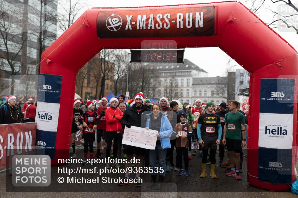 07.12.2025 - St. Pauli X-Mass-Run No. 15 Michael Strokosch http://msf.ph/oto/9363535 07.12.2025 12:06:32 Laufen 212, 70, 3575, 10, 06, 33, 3670, 311, 3, 900, 11, 336, 307, 3599 meine-sportfotos.de