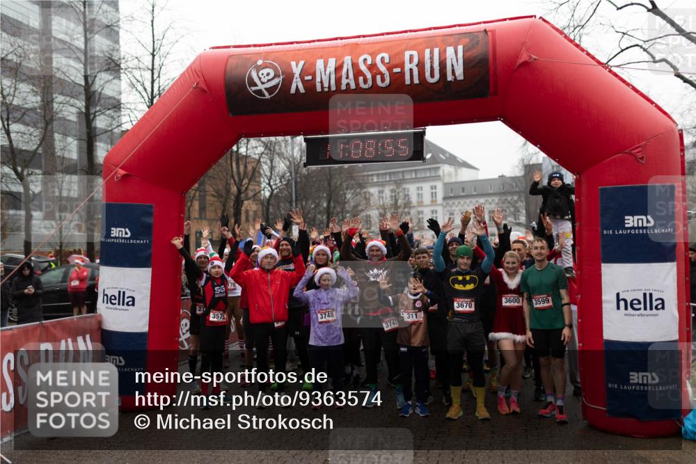 07.12.2025 - St. Pauli X-Mass-Run No. 15 Michael Strokosch http://msf.ph/oto/9363574 07.12.2025 12:08:53 Laufen 179, 3575, 09, 08, 59, 3748, 3747, 3600, 3670, 311, 3599 meine-sportfotos.de