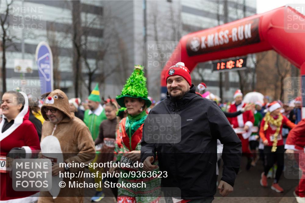 07.12.2025 - St. Pauli X-Mass-Run No. 15 Michael Strokosch http://msf.ph/oto/9363623 07.12.2025 12:10:11 Laufen 0, 296, 2385, 13, 10, 12 meine-sportfotos.de
