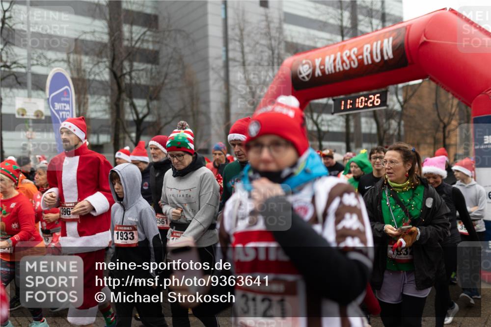 07.12.2025 - St. Pauli X-Mass-Run No. 15 Michael Strokosch http://msf.ph/oto/9363641 07.12.2025 12:10:24 Laufen 396, 11, 10, 26, 15, 1933, 2561, 3121, 31 meine-sportfotos.de