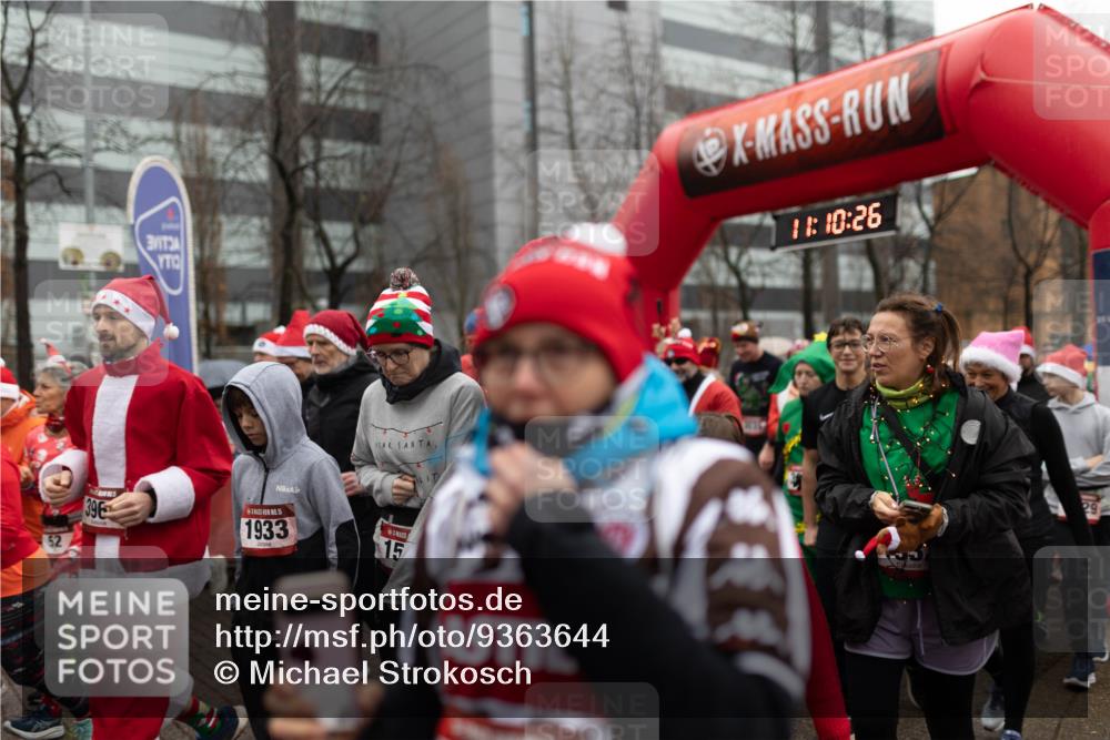 07.12.2025 - St. Pauli X-Mass-Run No. 15 Michael Strokosch http://msf.ph/oto/9363644 07.12.2025 12:10:24 Laufen 52, 396, 1933, 15, 11, 10, 26 meine-sportfotos.de