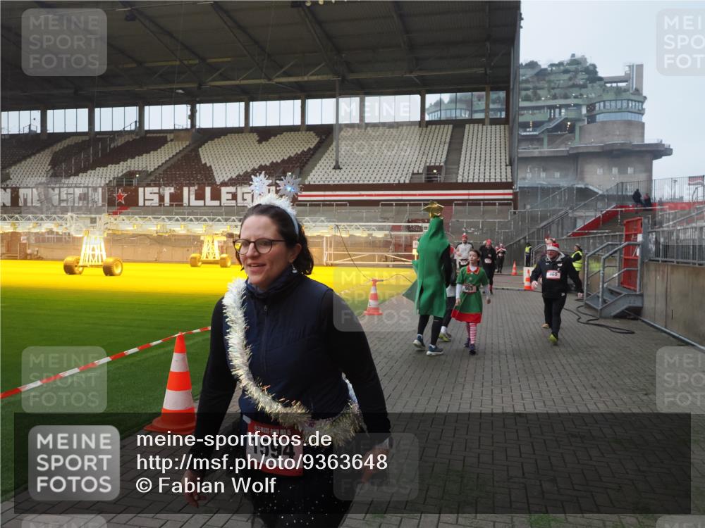 07.12.2025 - St. Pauli X-Mass-Run No. 15 Fabian Wolf http://msf.ph/oto/9363648 07.12.2025 10:03:17 Ziel 177, 460, 956, 963, 965, 1118, 1594, 2682, 2973, 2975 meine-sportfotos.de