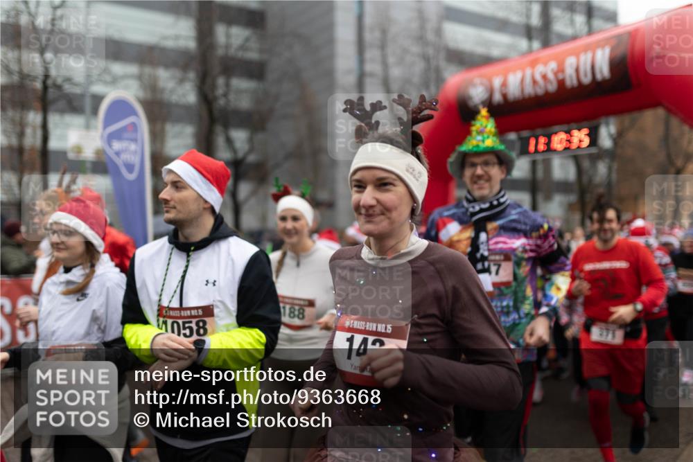 07.12.2025 - St. Pauli X-Mass-Run No. 15 Michael Strokosch http://msf.ph/oto/9363668 07.12.2025 12:10:33 Laufen 5, 1058, 188, 15, 14, 371 meine-sportfotos.de