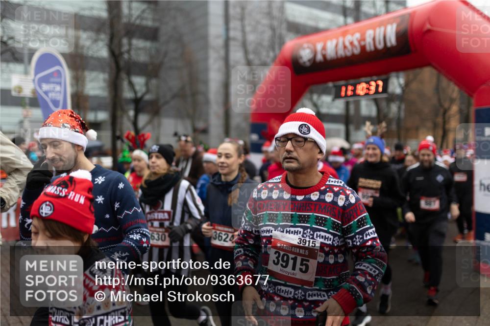 07.12.2025 - St. Pauli X-Mass-Run No. 15 Michael Strokosch http://msf.ph/oto/9363677 07.12.2025 12:10:36 Laufen 3624, 630, 1810, 37, 3915, 15, 3915, 567 meine-sportfotos.de