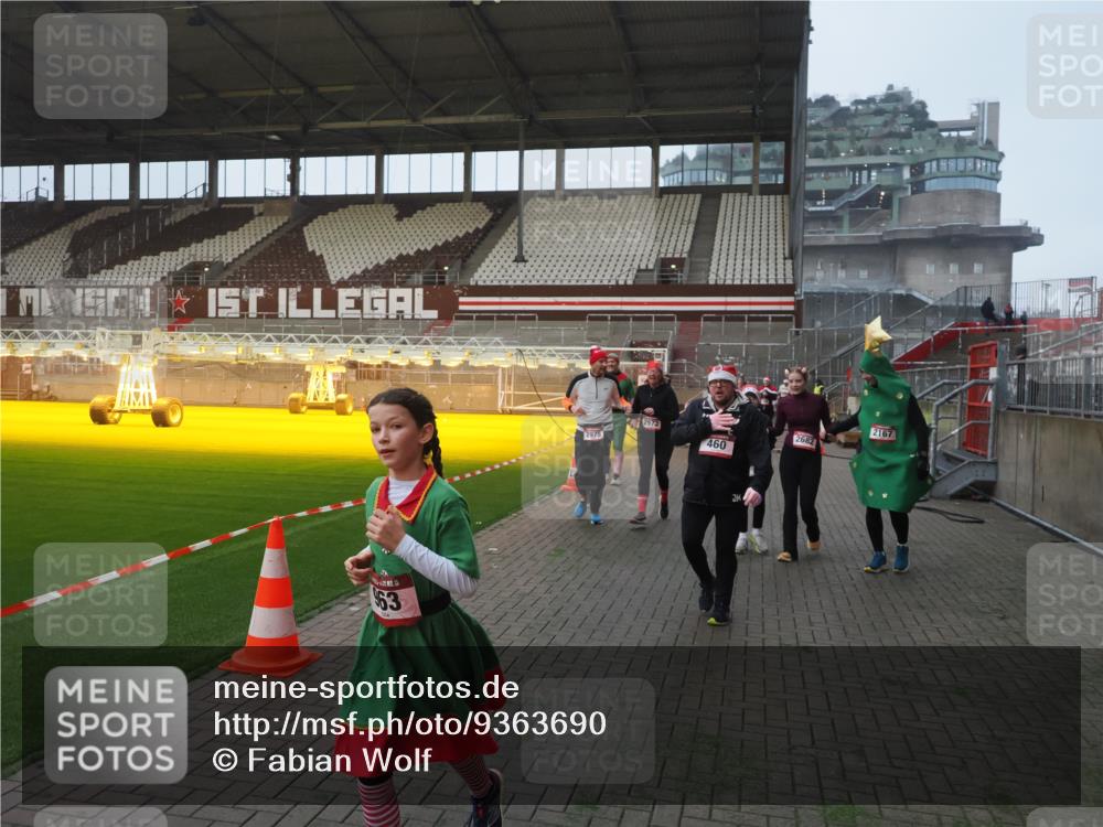 07.12.2025 - St. Pauli X-Mass-Run No. 15 Fabian Wolf http://msf.ph/oto/9363690 07.12.2025 10:03:21 Ziel 460, 963, 965, 1118, 1484, 1486, 1594, 2682, 2973, 2975, 4193, 4239 meine-sportfotos.de
