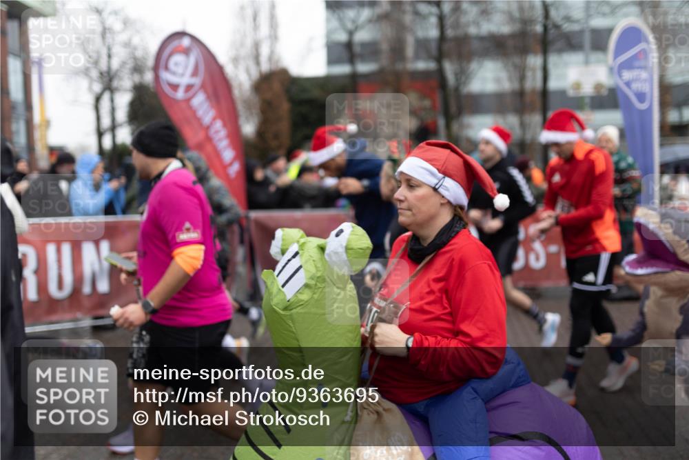 07.12.2025 - St. Pauli X-Mass-Run No. 15 Michael Strokosch http://msf.ph/oto/9363695 07.12.2025 12:10:41 Laufen  meine-sportfotos.de
