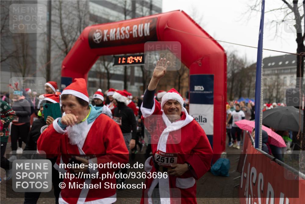 07.12.2025 - St. Pauli X-Mass-Run No. 15 Michael Strokosch http://msf.ph/oto/9363696 07.12.2025 12:10:43 Laufen 11, 10, 44, 346, 15, 2516 meine-sportfotos.de