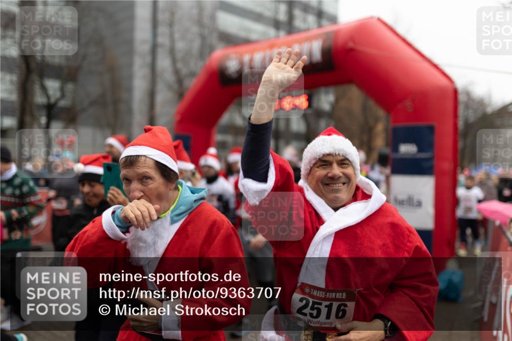 07.12.2025 - St. Pauli X-Mass-Run No. 15 Michael Strokosch http://msf.ph/oto/9363707 07.12.2025 12:10:43 Laufen 15, 15, 2516 meine-sportfotos.de