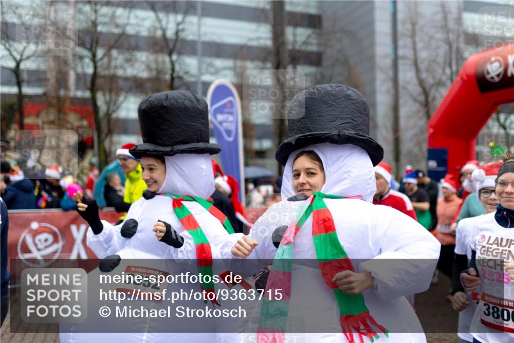 07.12.2025 - St. Pauli X-Mass-Run No. 15 Michael Strokosch http://msf.ph/oto/9363715 07.12.2025 12:10:51 Laufen 15, 3852, 2025, 380 meine-sportfotos.de