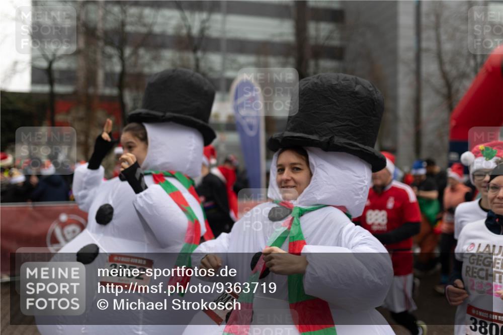 07.12.2025 - St. Pauli X-Mass-Run No. 15 Michael Strokosch http://msf.ph/oto/9363719 07.12.2025 12:10:51 Laufen 3852, 3847, 888, 2025, 380 meine-sportfotos.de