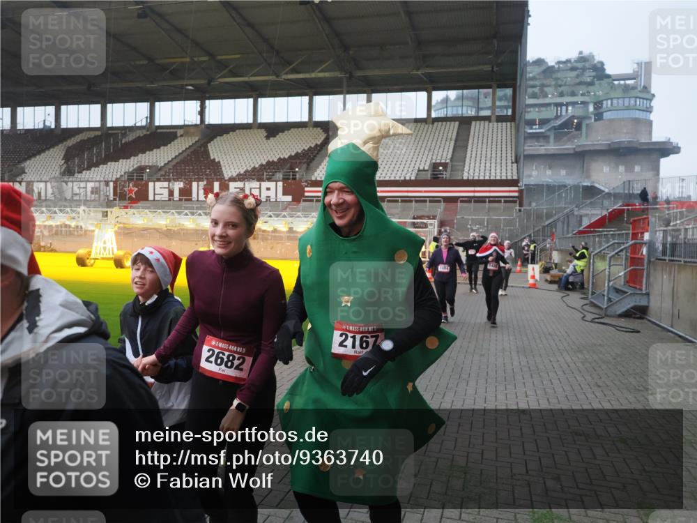 07.12.2025 - St. Pauli X-Mass-Run No. 15 Fabian Wolf http://msf.ph/oto/9363740 07.12.2025 10:03:25 Ziel 460, 963, 965, 984, 1484, 1486, 1594, 2682, 2973, 2975, 4193, 4239 meine-sportfotos.de