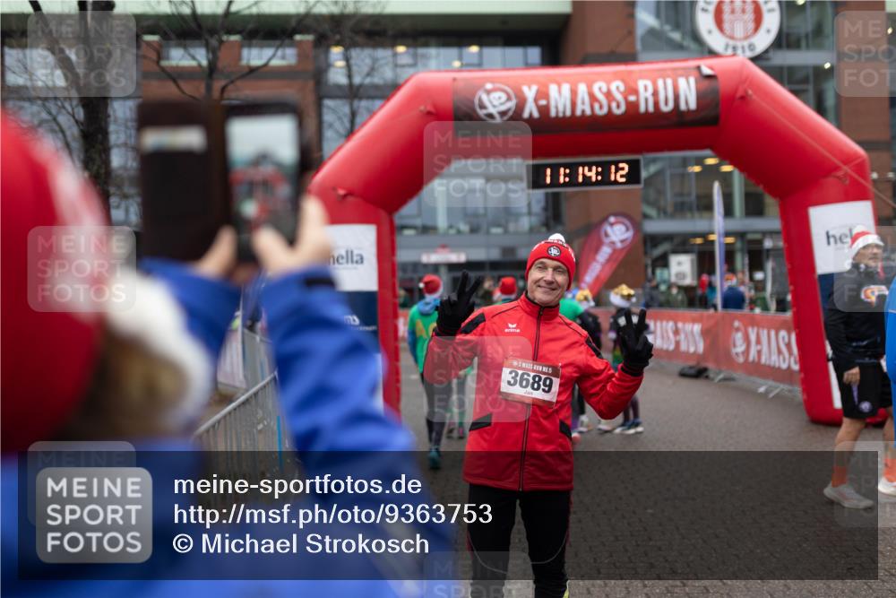 07.12.2025 - St. Pauli X-Mass-Run No. 15 Michael Strokosch http://msf.ph/oto/9363753 07.12.2025 12:14:10 Laufen 1910, 11, 14, 12, 15, 3689 meine-sportfotos.de