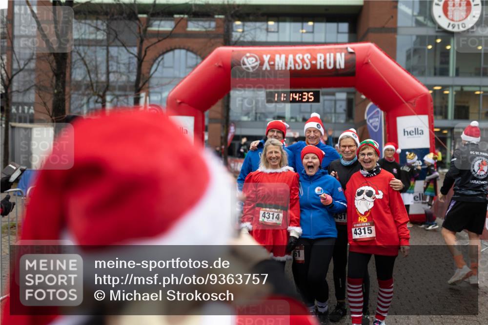 07.12.2025 - St. Pauli X-Mass-Run No. 15 Michael Strokosch http://msf.ph/oto/9363757 07.12.2025 12:14:33 Laufen 11, 14, 35, 4314, 431, 5, 4315, 1910 meine-sportfotos.de