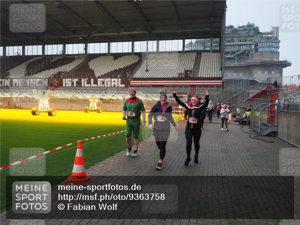 07.12.2025 - St. Pauli X-Mass-Run No. 15 Fabian Wolf http://msf.ph/oto/9363758 07.12.2025 10:03:27 Ziel 358, 460, 963, 965, 984, 1484, 1486, 1888, 2682, 2973, 2975, 4193, 4239 meine-sportfotos.de