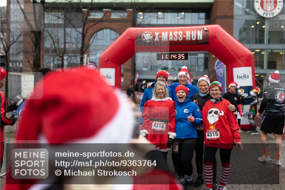 07.12.2025 - St. Pauli X-Mass-Run No. 15 Michael Strokosch http://msf.ph/oto/9363764 07.12.2025 12:14:33 Laufen 11, 14, 35, 4314, 15, 4315, 1910 meine-sportfotos.de